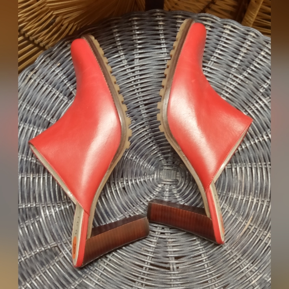 Unisa Red Leather Mules 9.5 ❤️